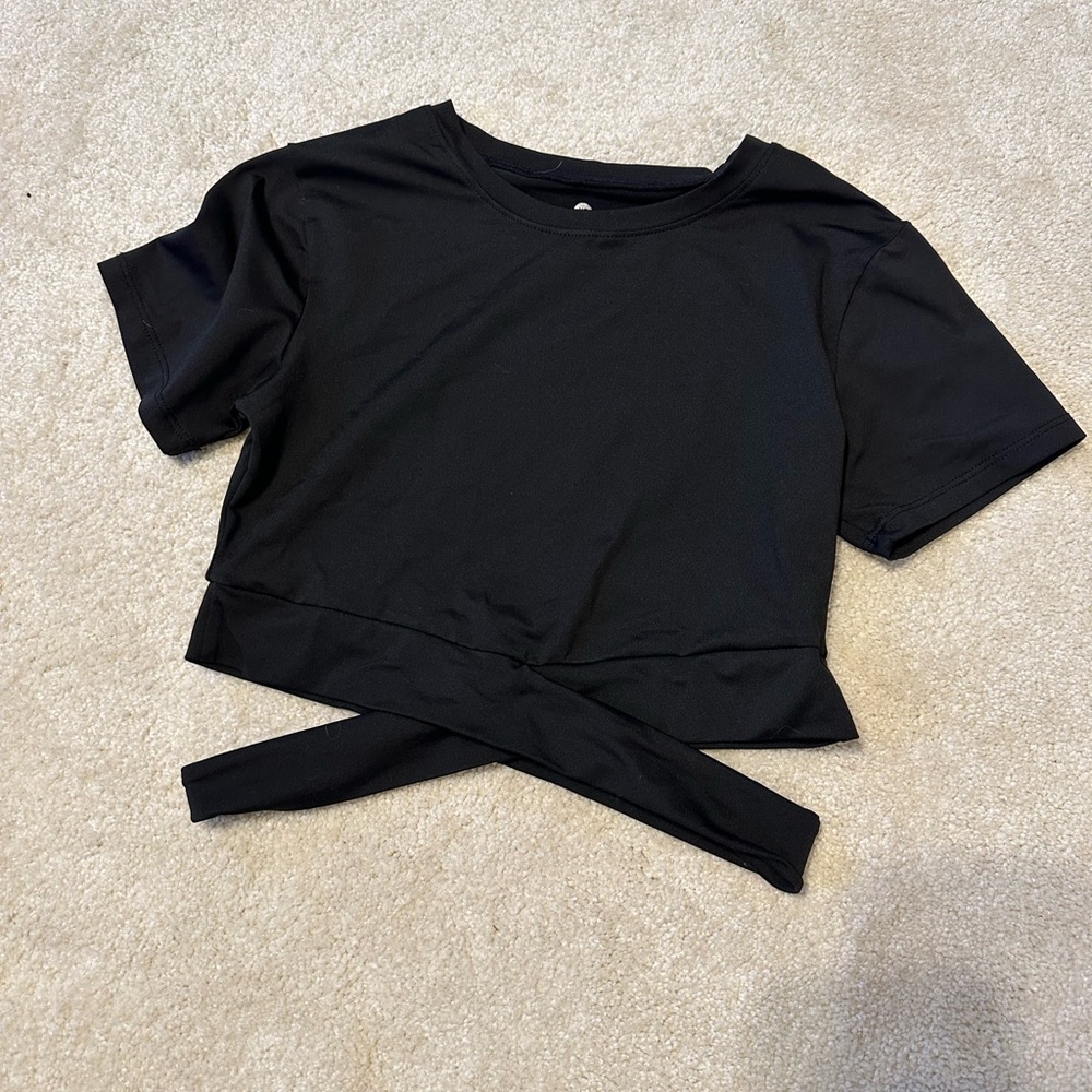 NEW NVGTN Workout Top. Cross Cross Crop Top Exercise Shirt